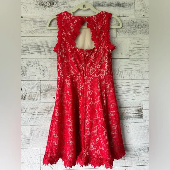 NWT Women’s Red Lace Dress from Francesca’s. Size Medium - Picture 2 of 4